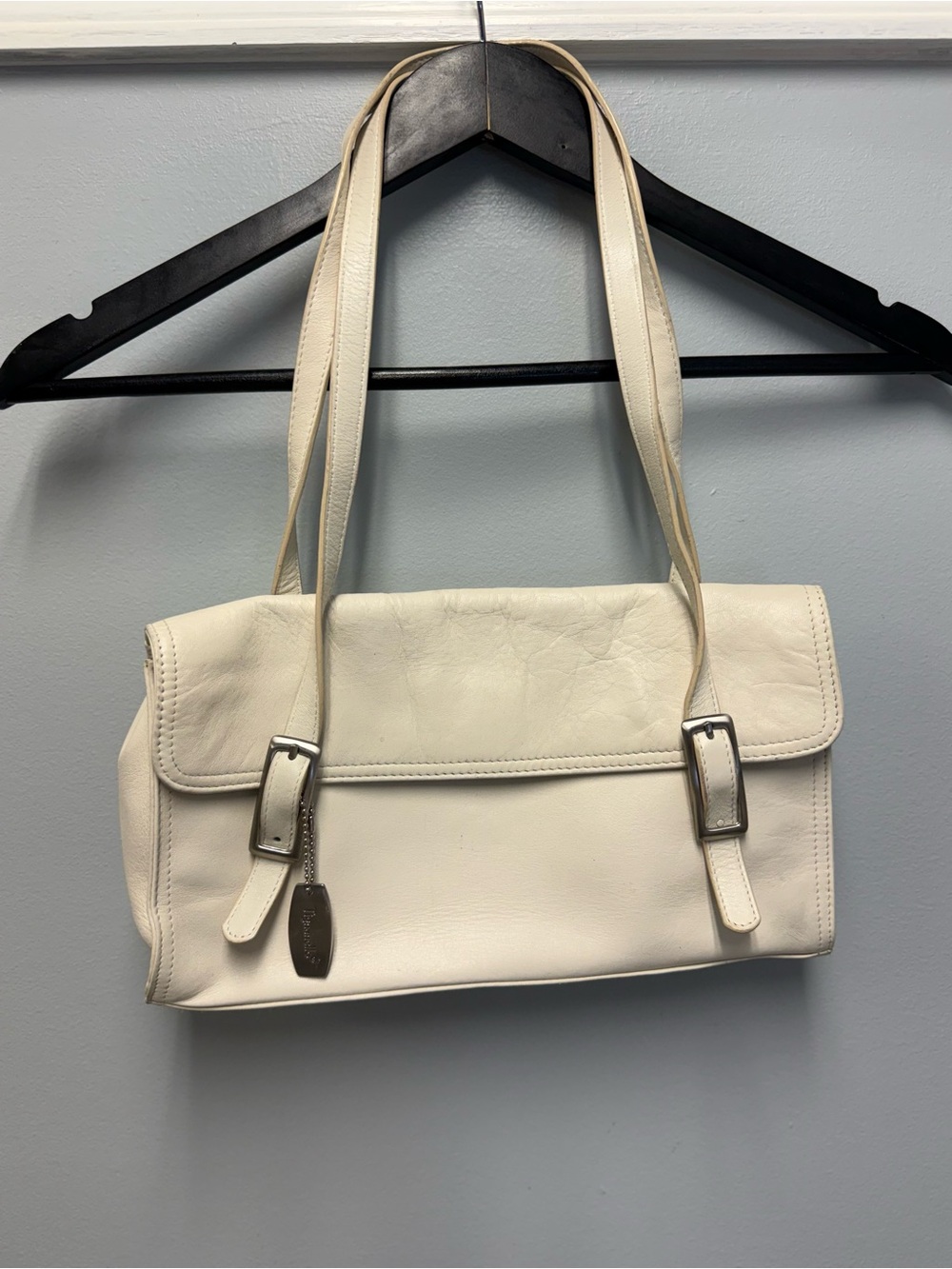 Tignanello Off-White Genuine Leather Shoulder Bag Flap Buckle Magnetic Vintage